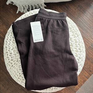NWT Lululemon Scuba Mid-Rise Wide Leg Pant Regular Size Medium